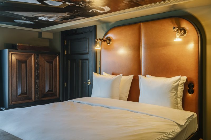 Deluxe Room: Hugo de Groot